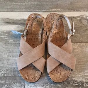 NWT XOXO Danessa sandal